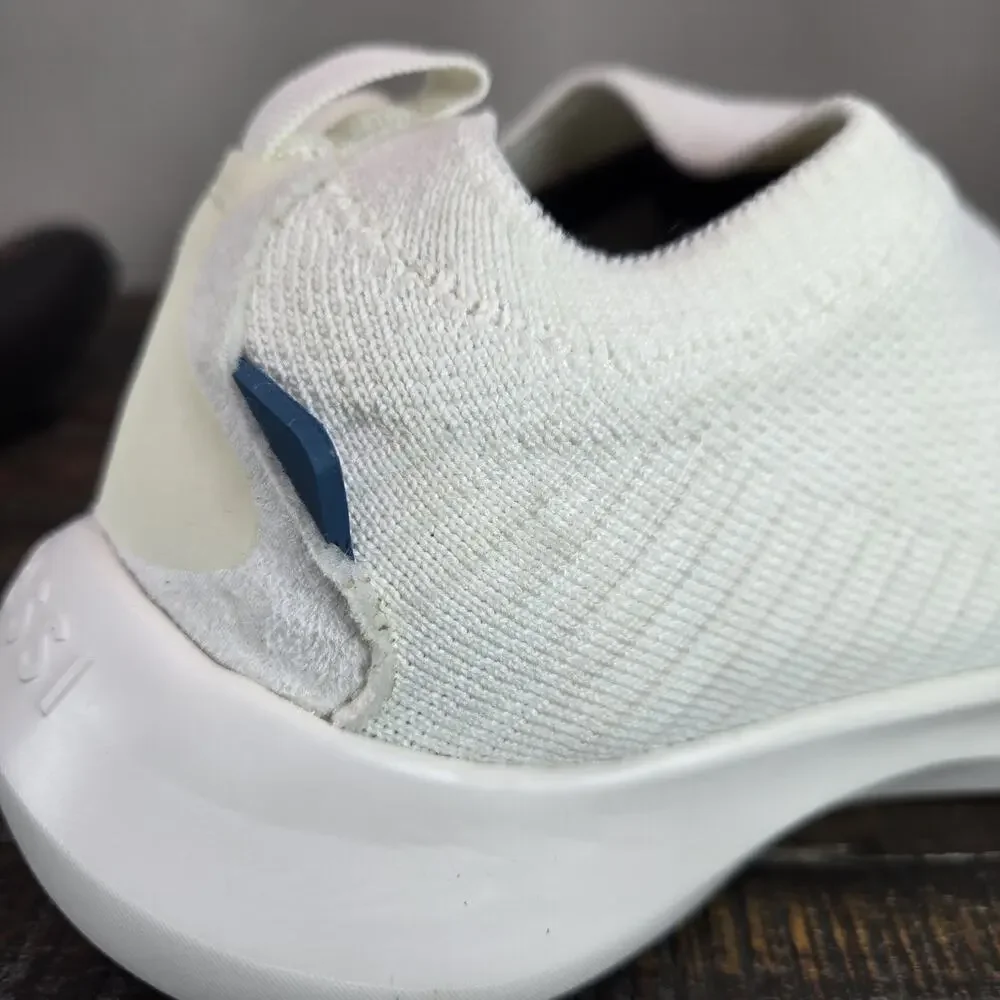 NEW Vessi Everyday Move Sneaker Womens Size 6 Waterproof Shoes Polar White